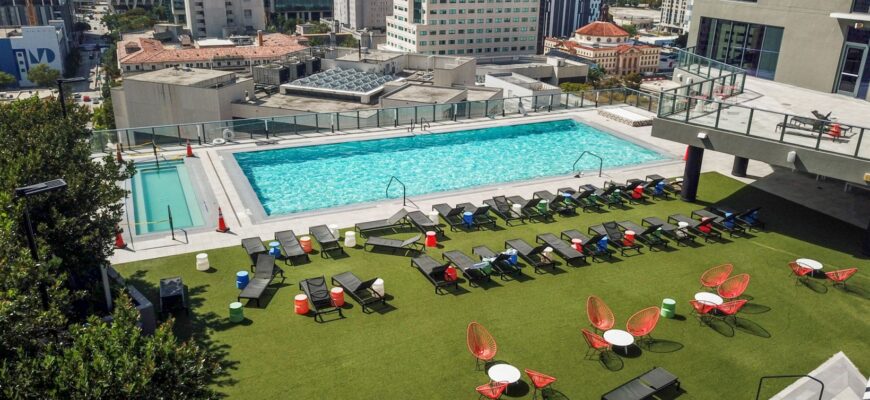 outdoor rooftop pool and lounge